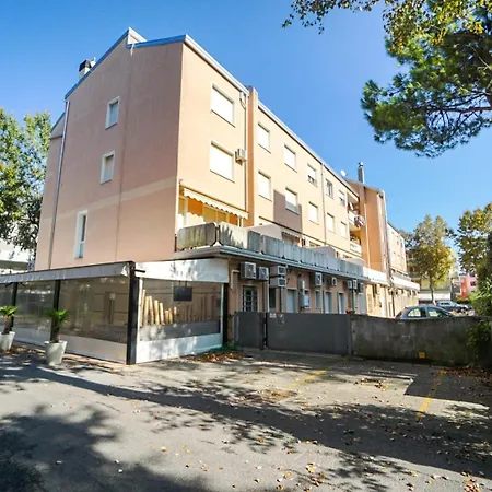 Bussola Apartman *